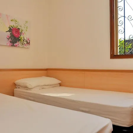 Cozy Independent In Villa *